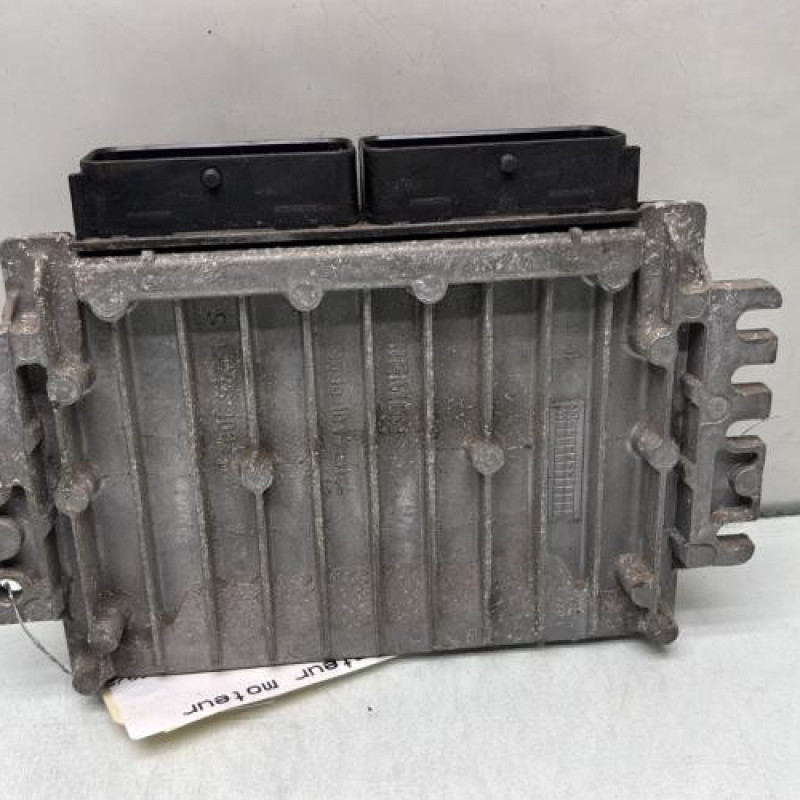 Calculateur moteur RENAULT CLIO 2 Photo n°4