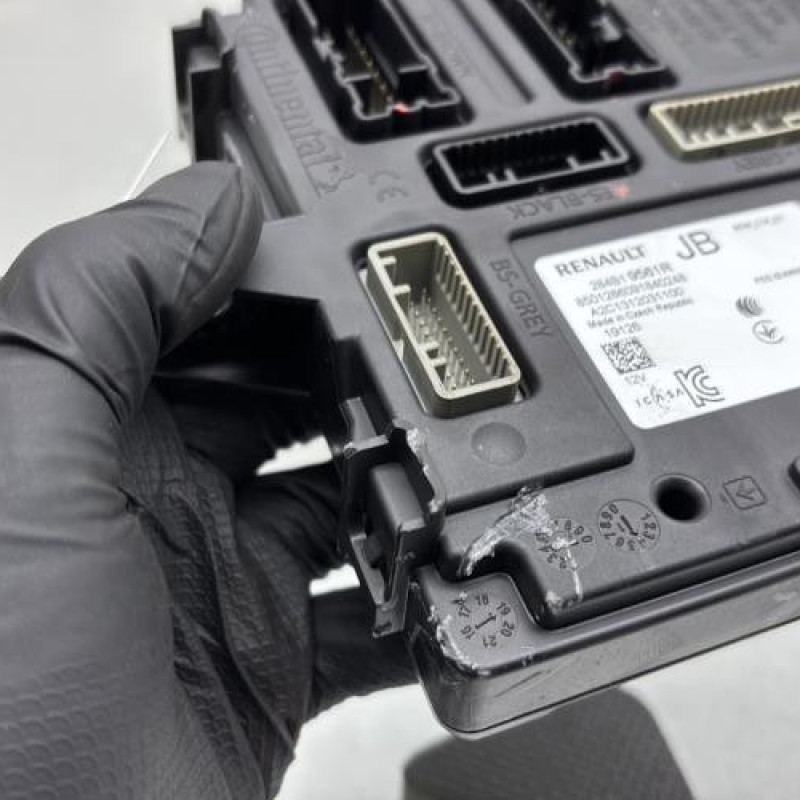 Boitier UCH RENAULT CLIO 5 Photo n°3