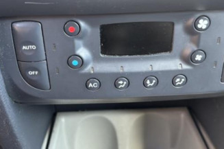 Bouton de coffre RENAULT CLIO 2