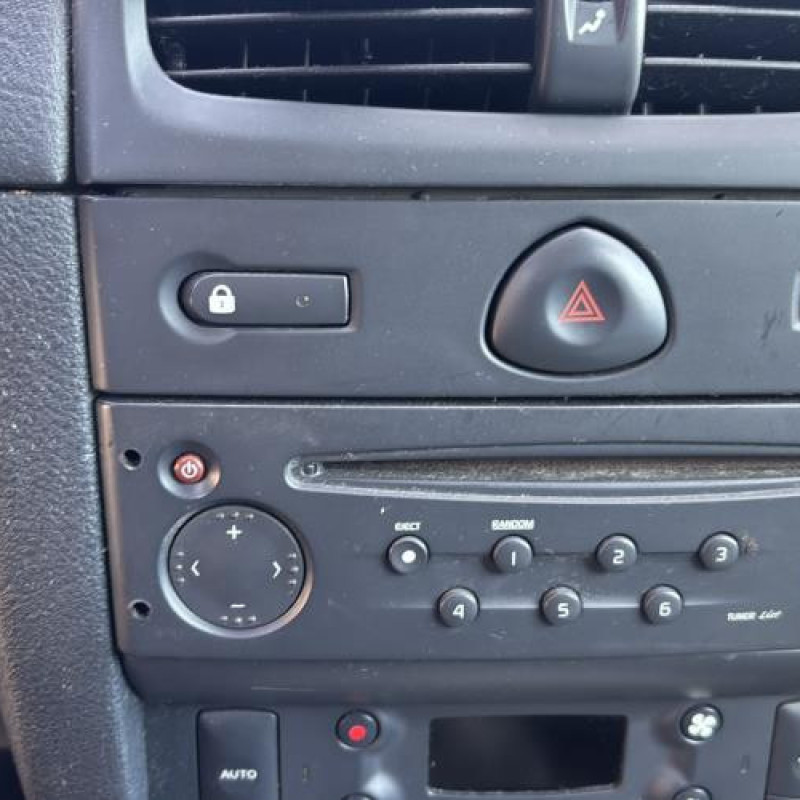 Bouton de coffre RENAULT CLIO 2 Photo n°18