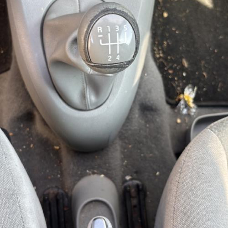 Bouton de coffre RENAULT CLIO 2 Photo n°19