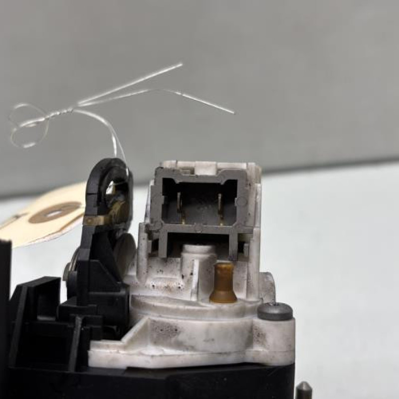 Bouton de coffre RENAULT CLIO 2 Photo n°3