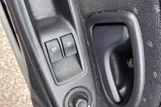 Bouton de coffre RENAULT CLIO 2