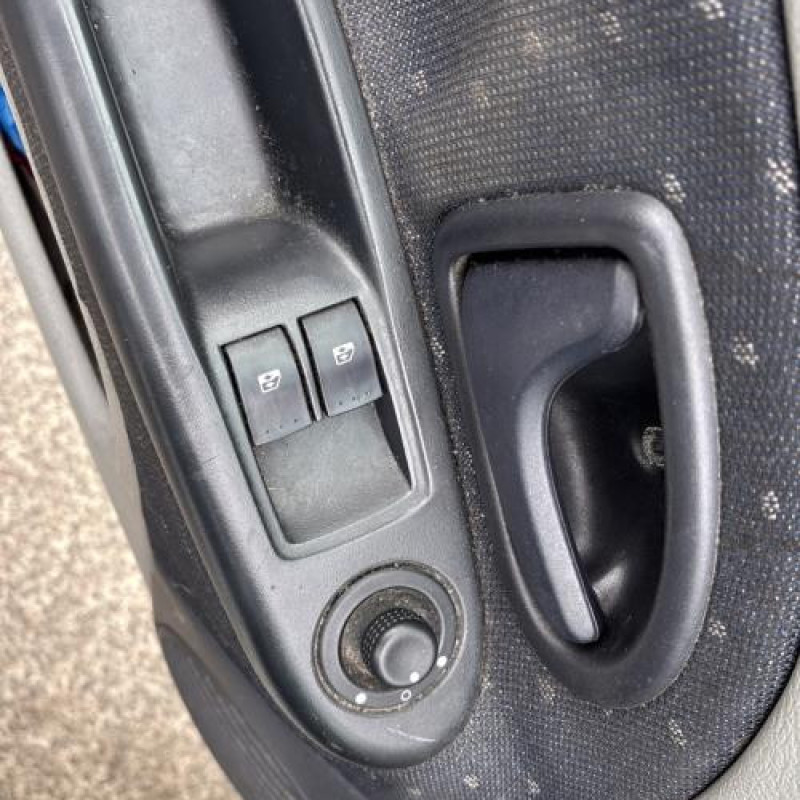 Bouton de coffre RENAULT CLIO 2 Photo n°14