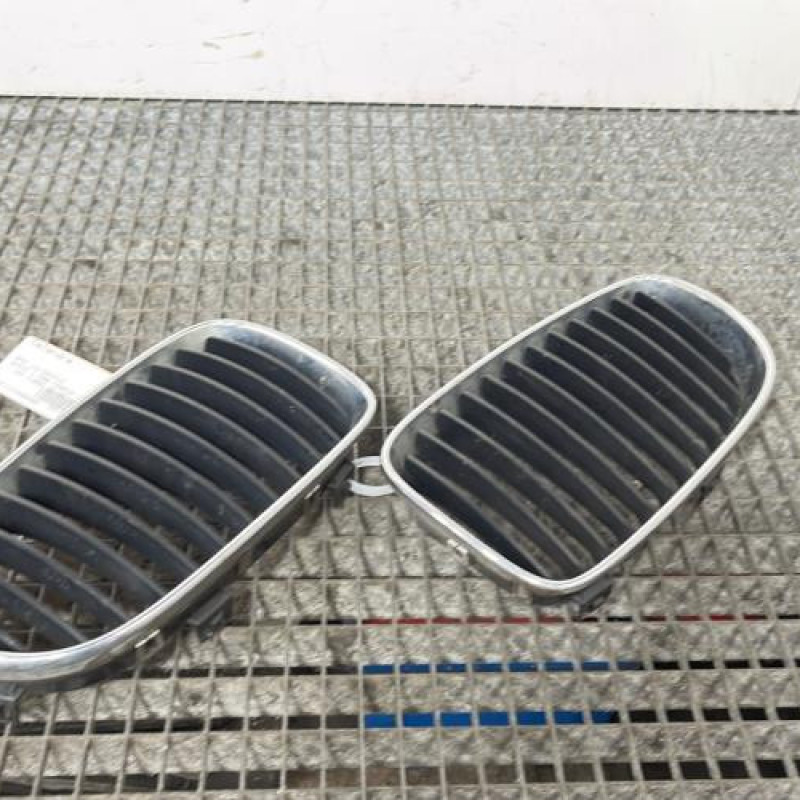 Calandre BMW SERIE 1 E88 Photo n°1