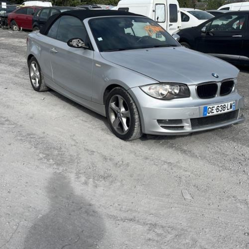 Calandre BMW SERIE 1 E88 Photo n°5