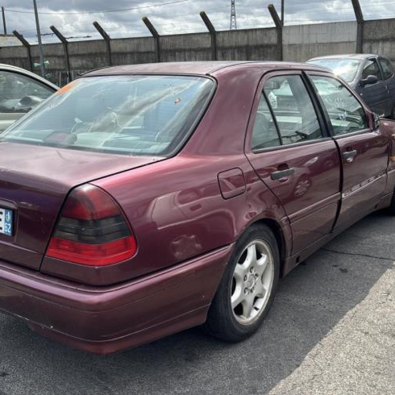 Pare choc arriere MERCEDES CLASSE C 202 Photo n°9