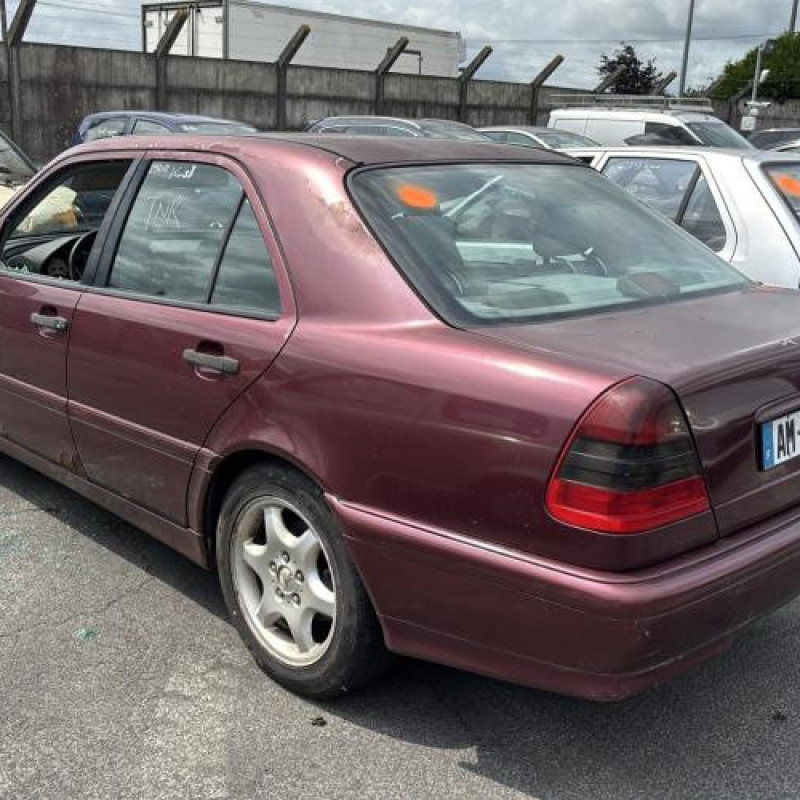 Pare choc arriere MERCEDES CLASSE C 202 Photo n°10