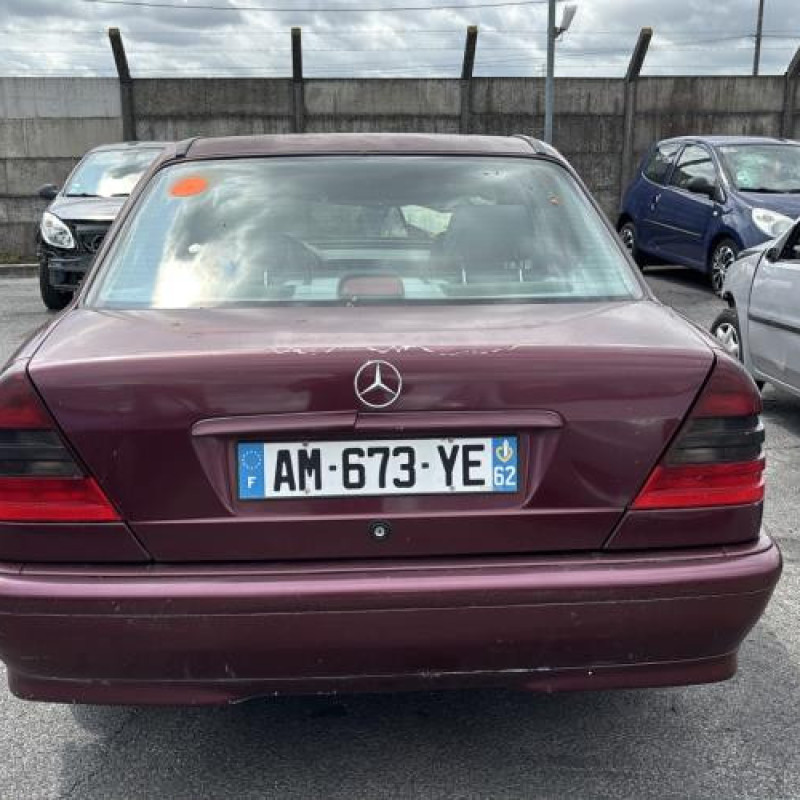 Pare choc arriere MERCEDES CLASSE C 202 Photo n°11