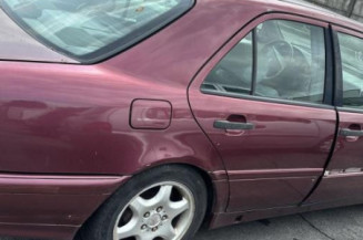 Pare choc arriere MERCEDES CLASSE C 202