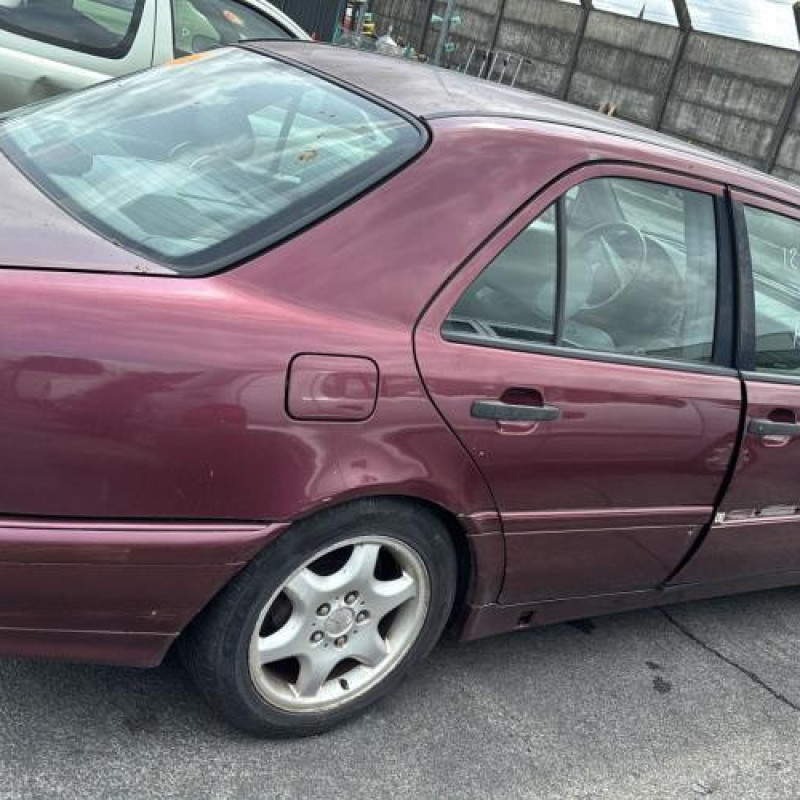 Pare choc arriere MERCEDES CLASSE C 202 Photo n°12