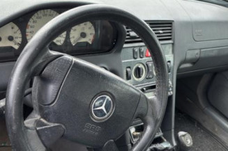 Pare choc arriere MERCEDES CLASSE C 202