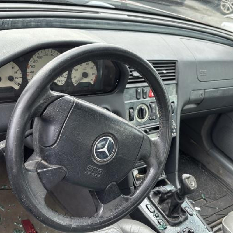 Pare choc arriere MERCEDES CLASSE C 202 Photo n°15