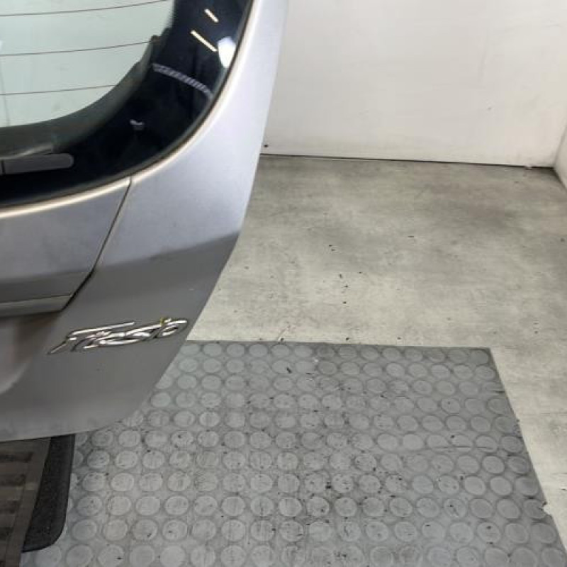 Malle/Hayon arriere FORD FIESTA 6 Photo n°4