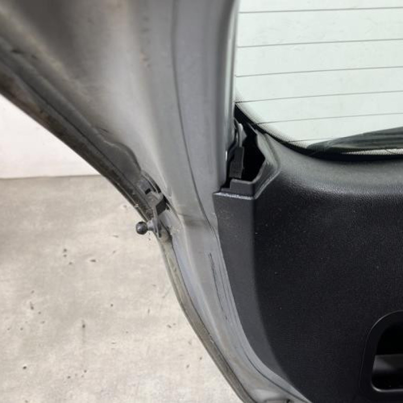 Malle/Hayon arriere FORD FIESTA 6 Photo n°9