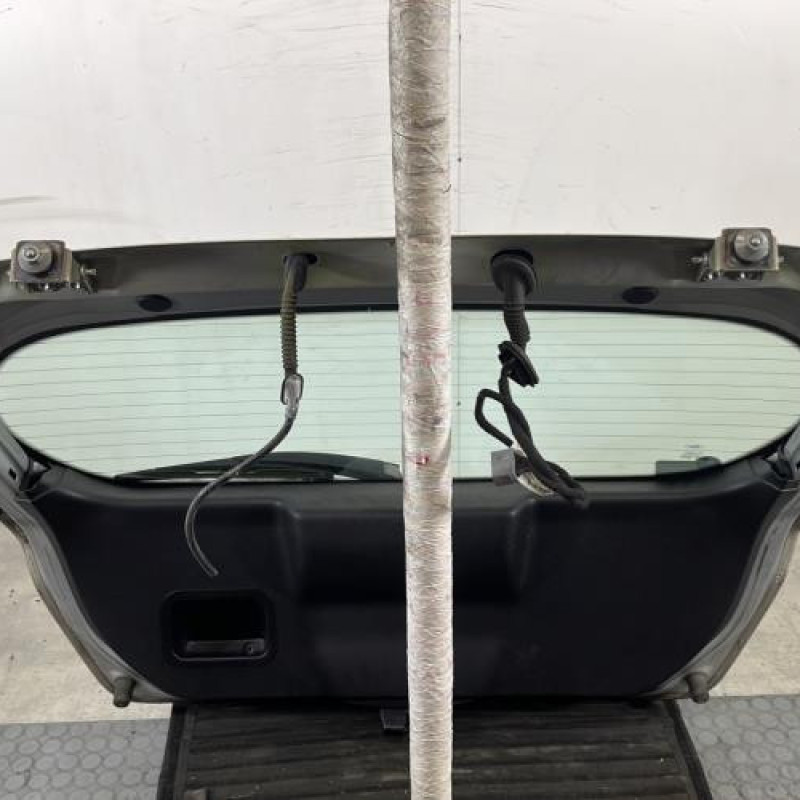 Malle/Hayon arriere FORD FIESTA 6 Photo n°11