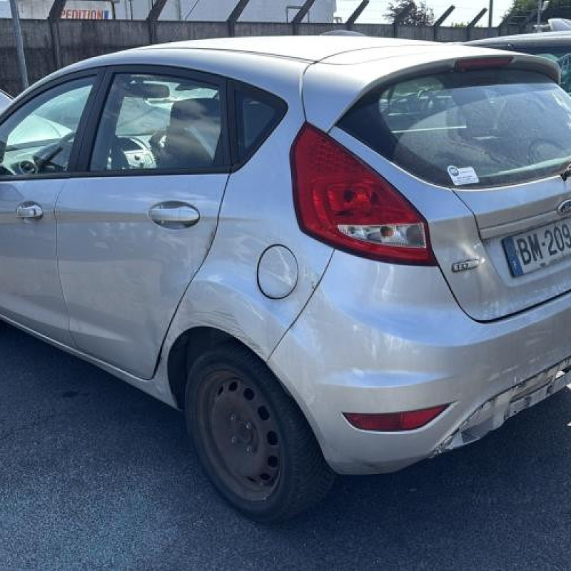 Pare choc arriere FORD FIESTA 6 Photo n°10