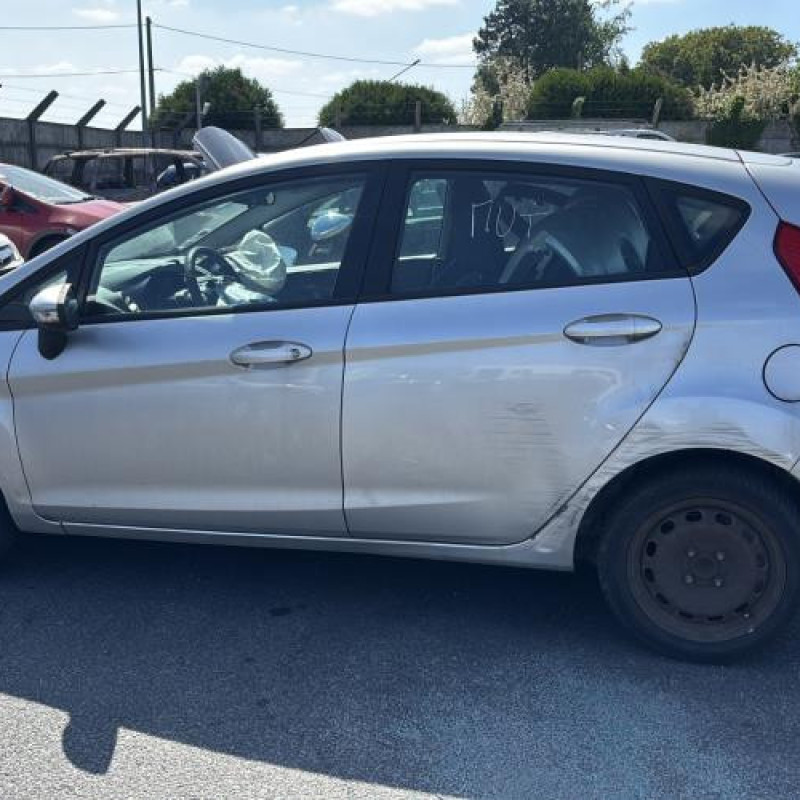 Pare choc arriere FORD FIESTA 6 Photo n°12