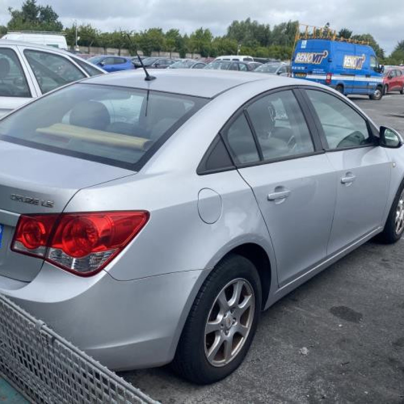 Capot CHEVROLET CRUZE Photo n°15