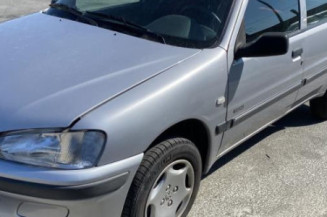 Pare choc arriere PEUGEOT 106