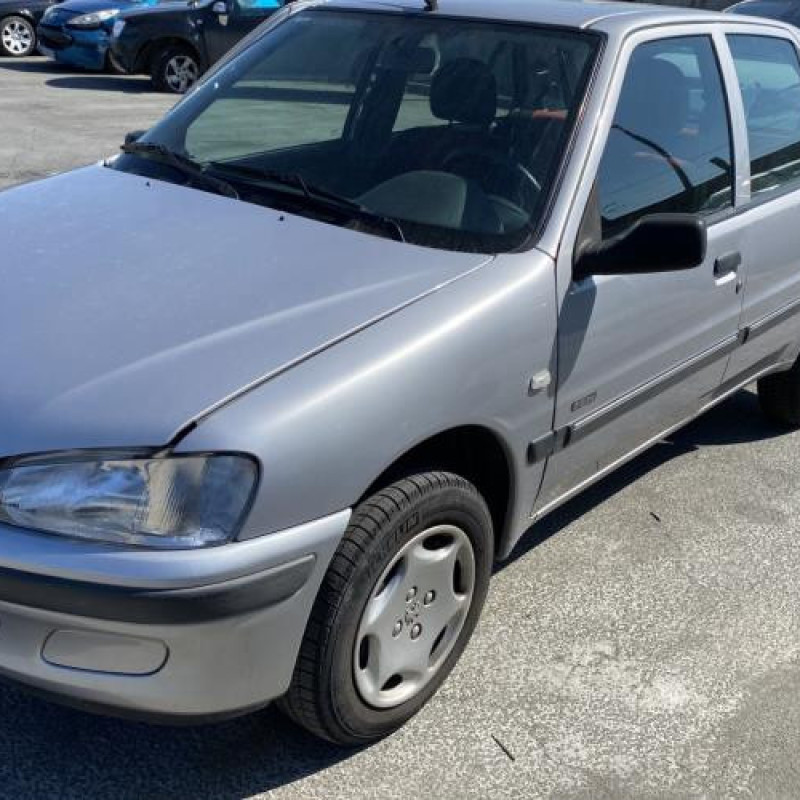 Pare choc arriere PEUGEOT 106 Photo n°8