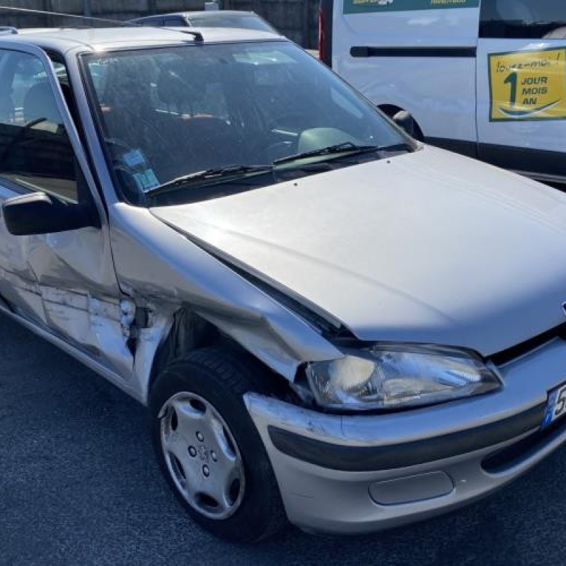 Pare choc arriere PEUGEOT 106 Photo n°9
