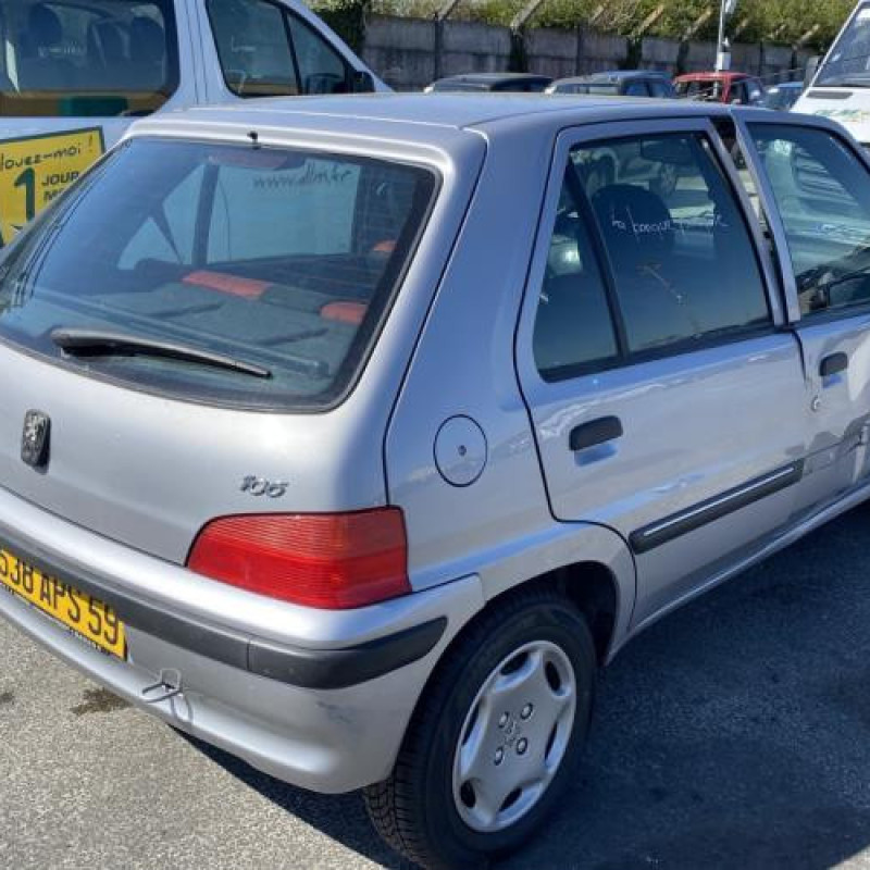 Pare choc arriere PEUGEOT 106 Photo n°10