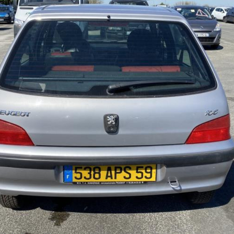Pare choc arriere PEUGEOT 106 Photo n°12