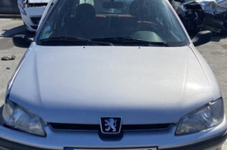 Pare choc arriere PEUGEOT 106