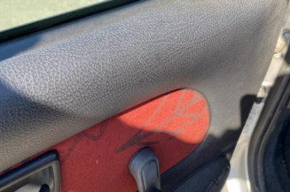 Pare choc arriere PEUGEOT 106
