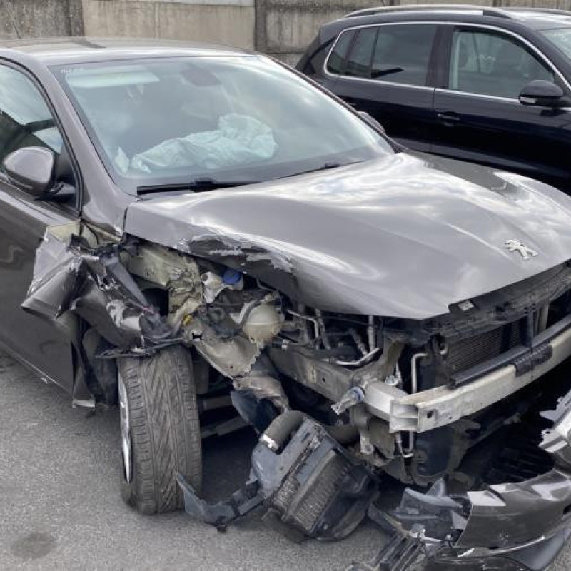 Pare choc arriere PEUGEOT 308 2 Photo n°10