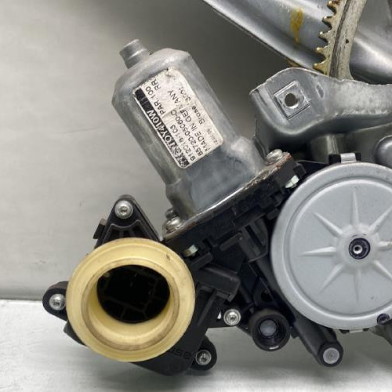 Leve vitre electrique arriere gauche TOYOTA AVENSIS 3 Photo n°3