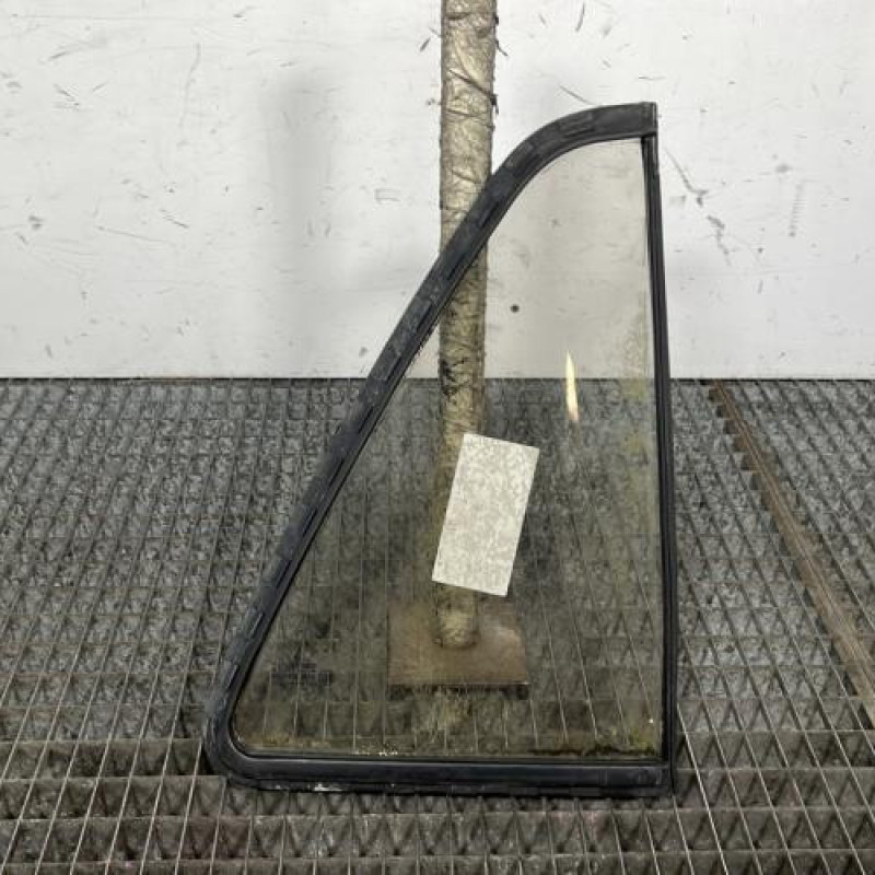 Custode arriere gauche (porte) PEUGEOT 205 Photo n°4