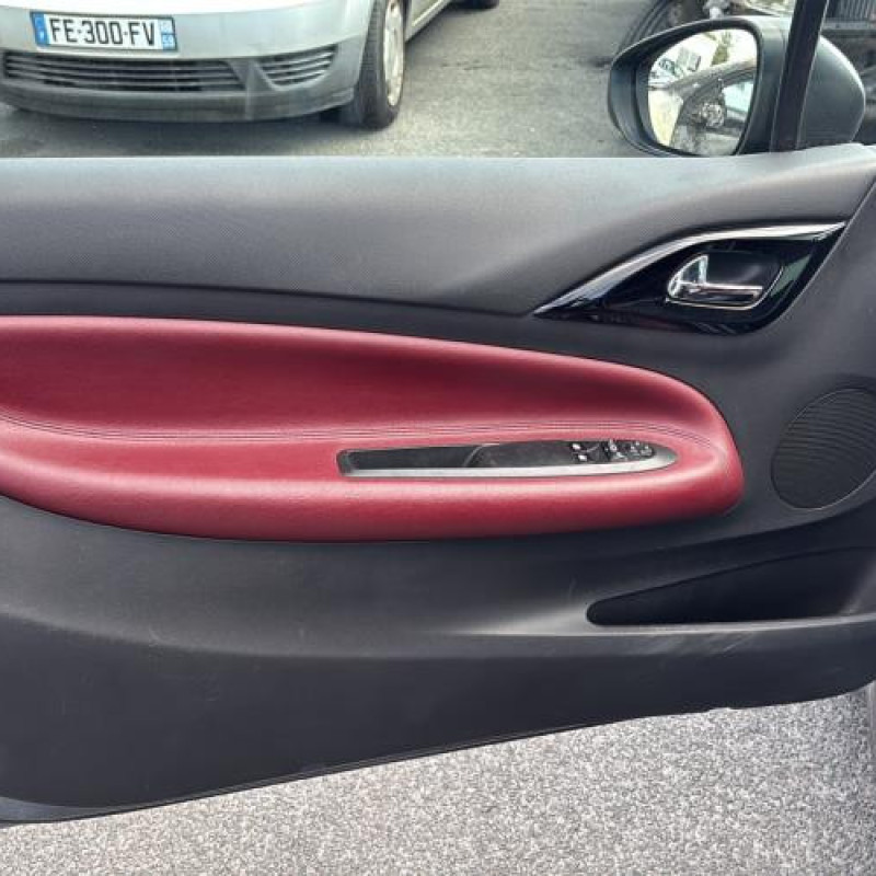 Attache ceinture avant droit CITROEN DS3 Photo n°10