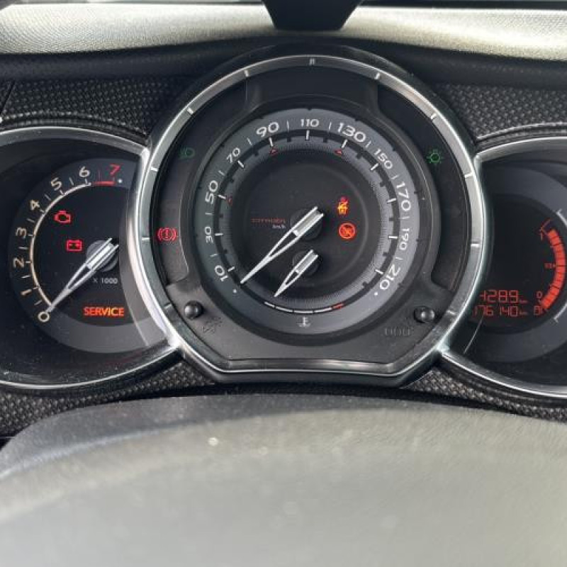 Attache ceinture avant droit CITROEN DS3 Photo n°20