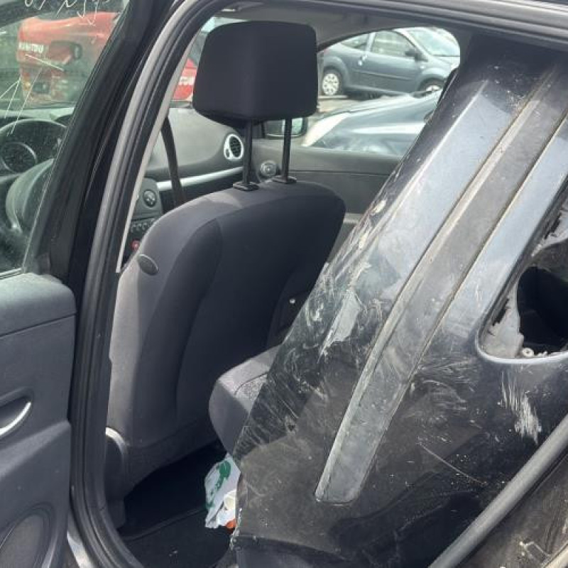 Porte avant droit RENAULT CLIO 3 Photo n°17