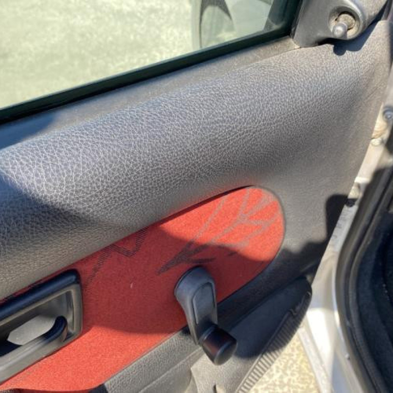 Porte avant gauche PEUGEOT 106 Photo n°15