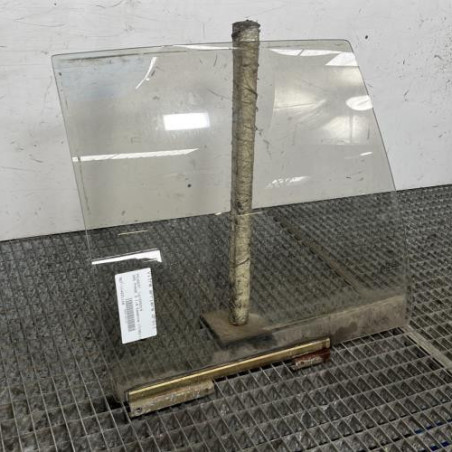 Vitre arriere droit PEUGEOT 205