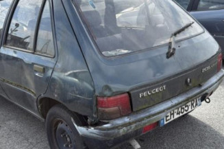 Vitre arriere droit PEUGEOT 205