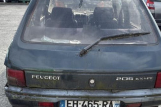 Vitre arriere droit PEUGEOT 205