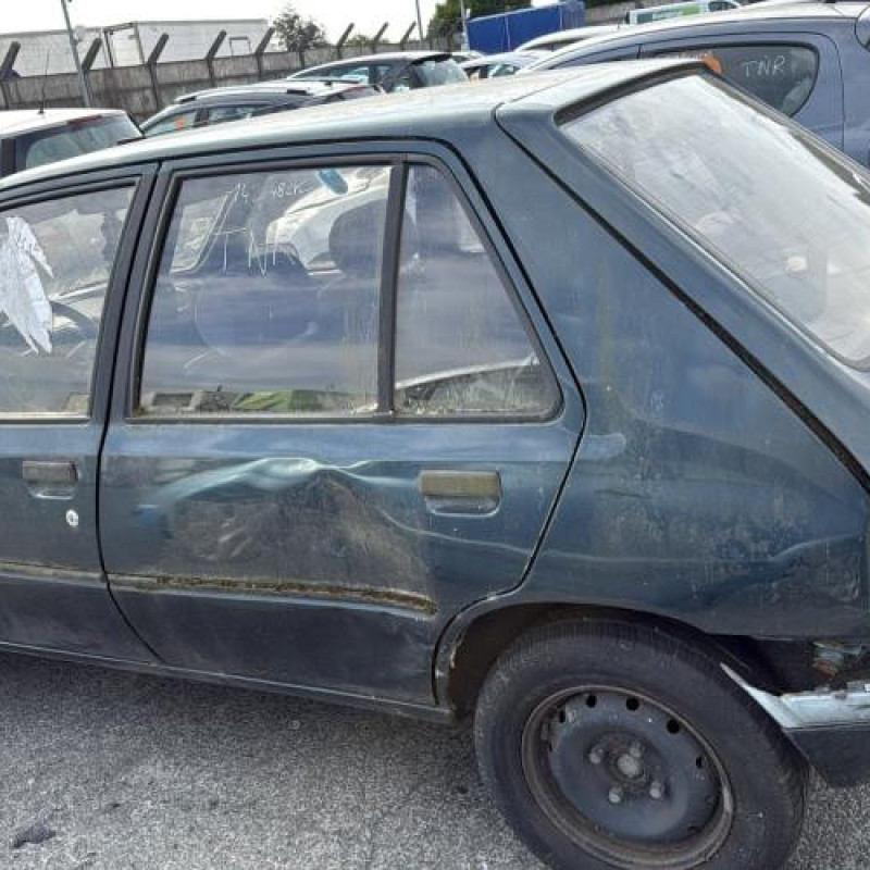 Vitre arriere droit PEUGEOT 205 Photo n°11