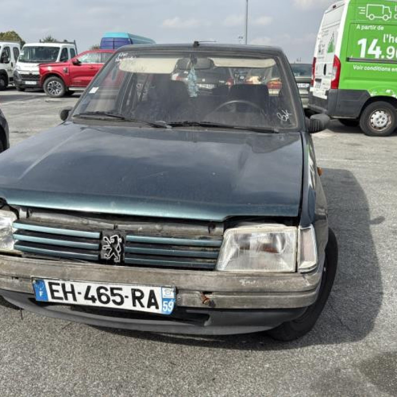 Vitre arriere droit PEUGEOT 205 Photo n°12
