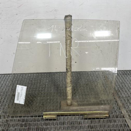 Vitre arriere gauche PEUGEOT 205 Photo n°1