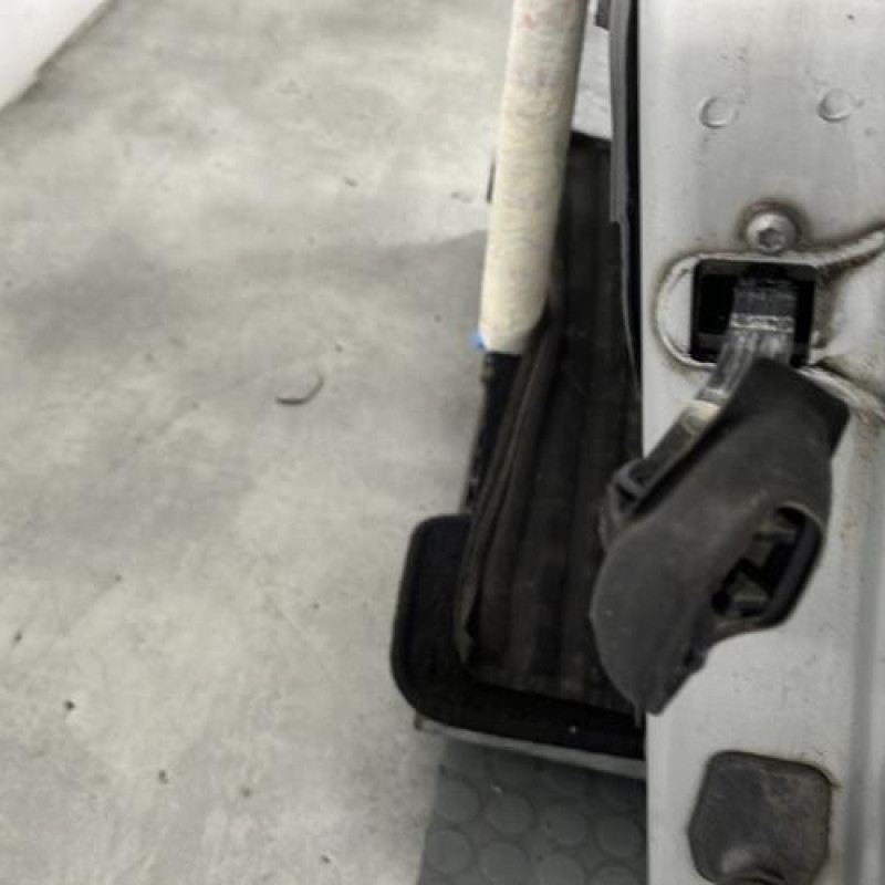 Porte avant gauche BMW SERIE 1 E88 Photo n°4
