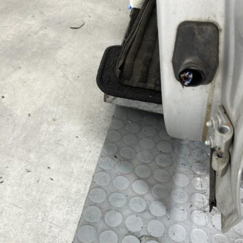 Porte avant gauche BMW SERIE 1 E88 Photo n°5