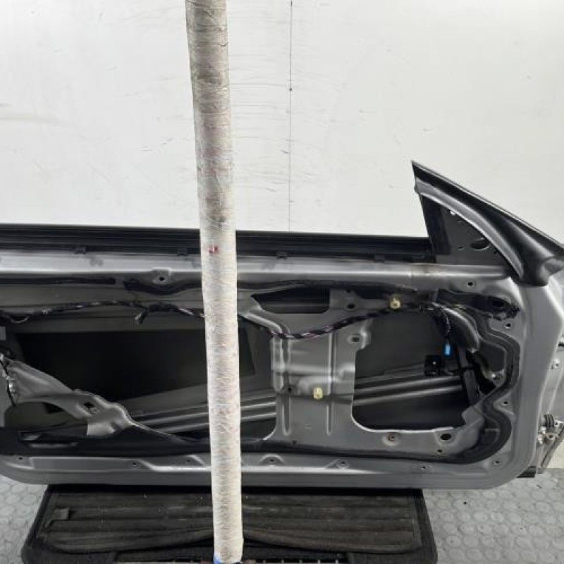 Porte avant gauche BMW SERIE 1 E88 Photo n°6