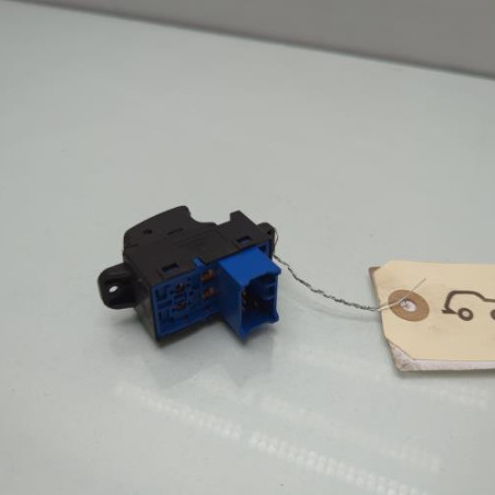 Interrupteur de leve vitre avant droit KIA PICANTO 1