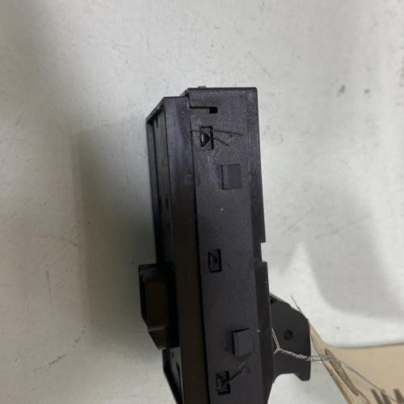 Interrupteur de leve vitre avant droit OPEL ASTRA K Photo n°4