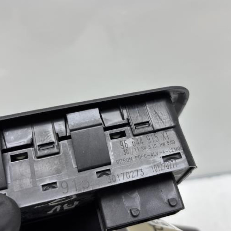 Interrupteur de leve vitre avant gauche PEUGEOT 308 1 Photo n°7