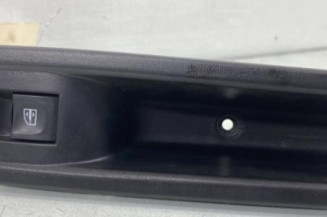 Interrupteur de leve vitre avant droit RENAULT TWINGO 3 Photo n°1